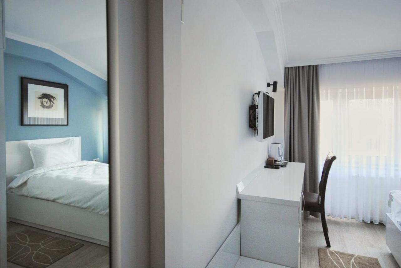 Hotel Callisto Pristina Extérieur photo