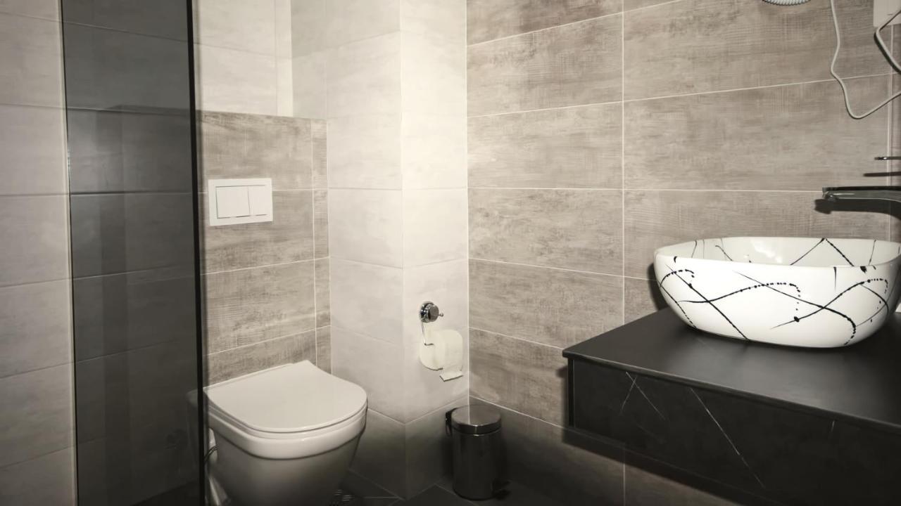Hotel Callisto Pristina Extérieur photo