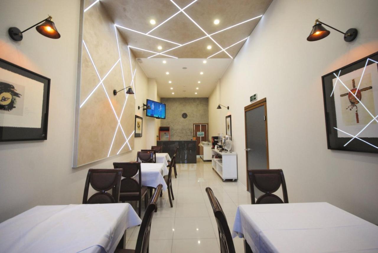 Hotel Callisto Pristina Extérieur photo