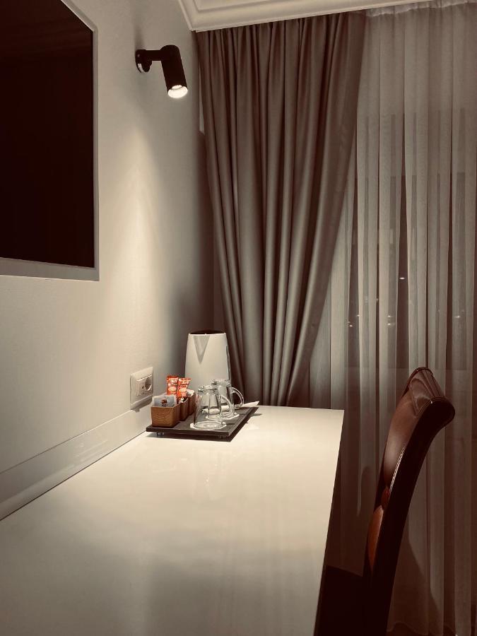 Hotel Callisto Pristina Extérieur photo